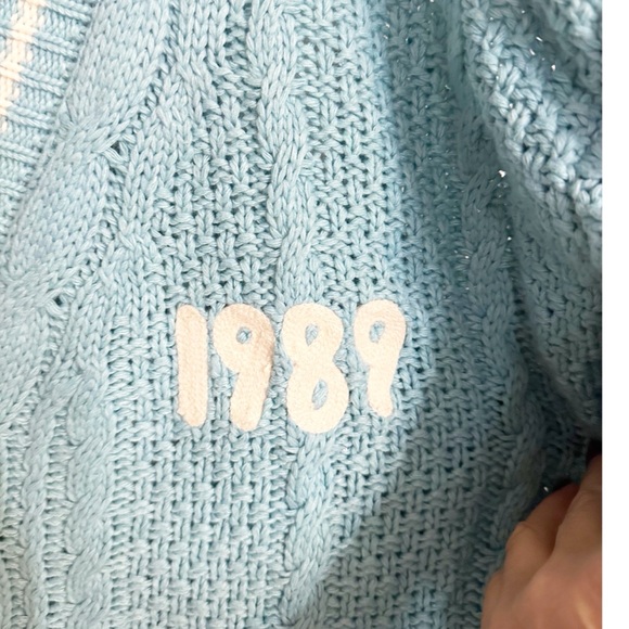Taylor Swift 1989 Euros Tour Blue Cardigan Sz M/L - Picture 5 of 8